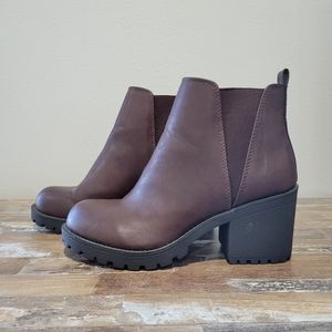 Autumn Dark Academia Chunky Heel Ankle Boots Size 8.5